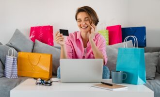 Polacy kupują inaczej niż kiedyś. Dlaczego raty i leasing to dziś styl życia, a nie konieczność?